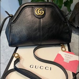 💄💄Gucci black Leather Clutch w/Detach Shoulder Strap.  In mint condition!!